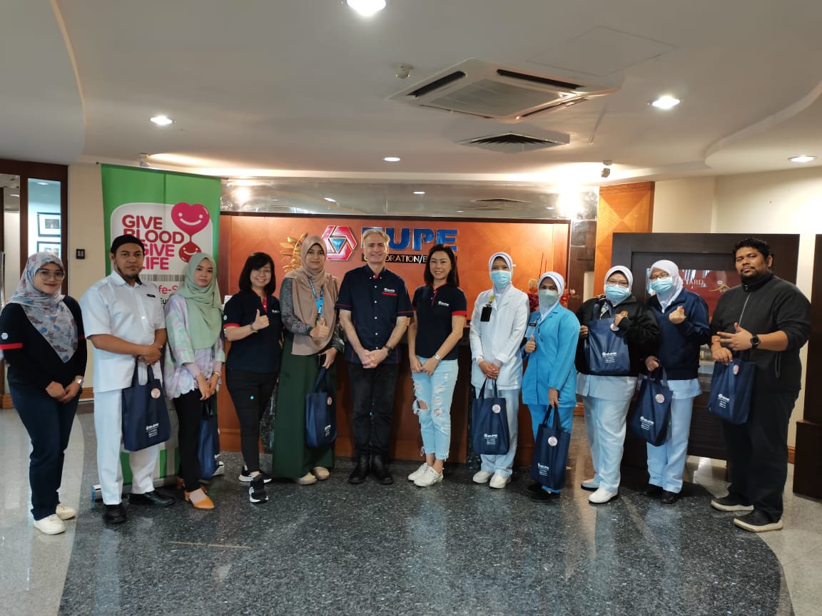 Eupe staff with medical officers from Hospital Sultan Abdul Halim at the  blood drive.